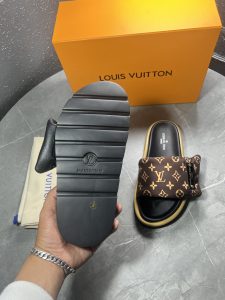 Louis Vuitton Slides - view 8