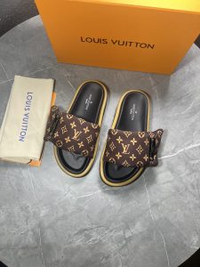 Louis Vuitton Slides - view 9
