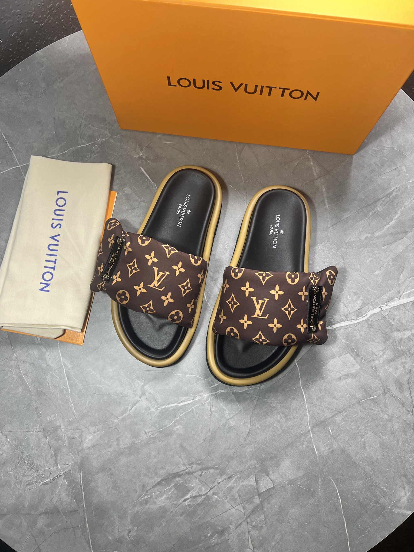 Louis Vuitton Slides - view 9