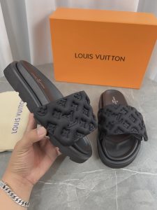 Louis Vuitton Slides - view 4