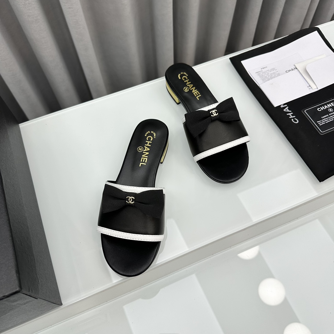 Chanel Slides - view 3