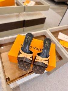 Louis Vuitton Slides - view 4