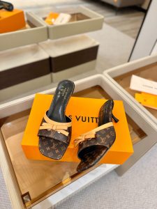 Louis Vuitton Slides - view 5