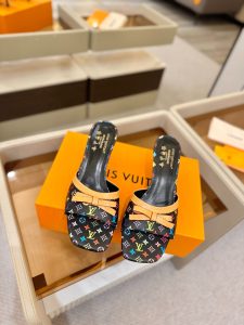 Louis Vuitton Slides - view 4