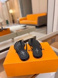 Louis Vuitton Slides - view 7