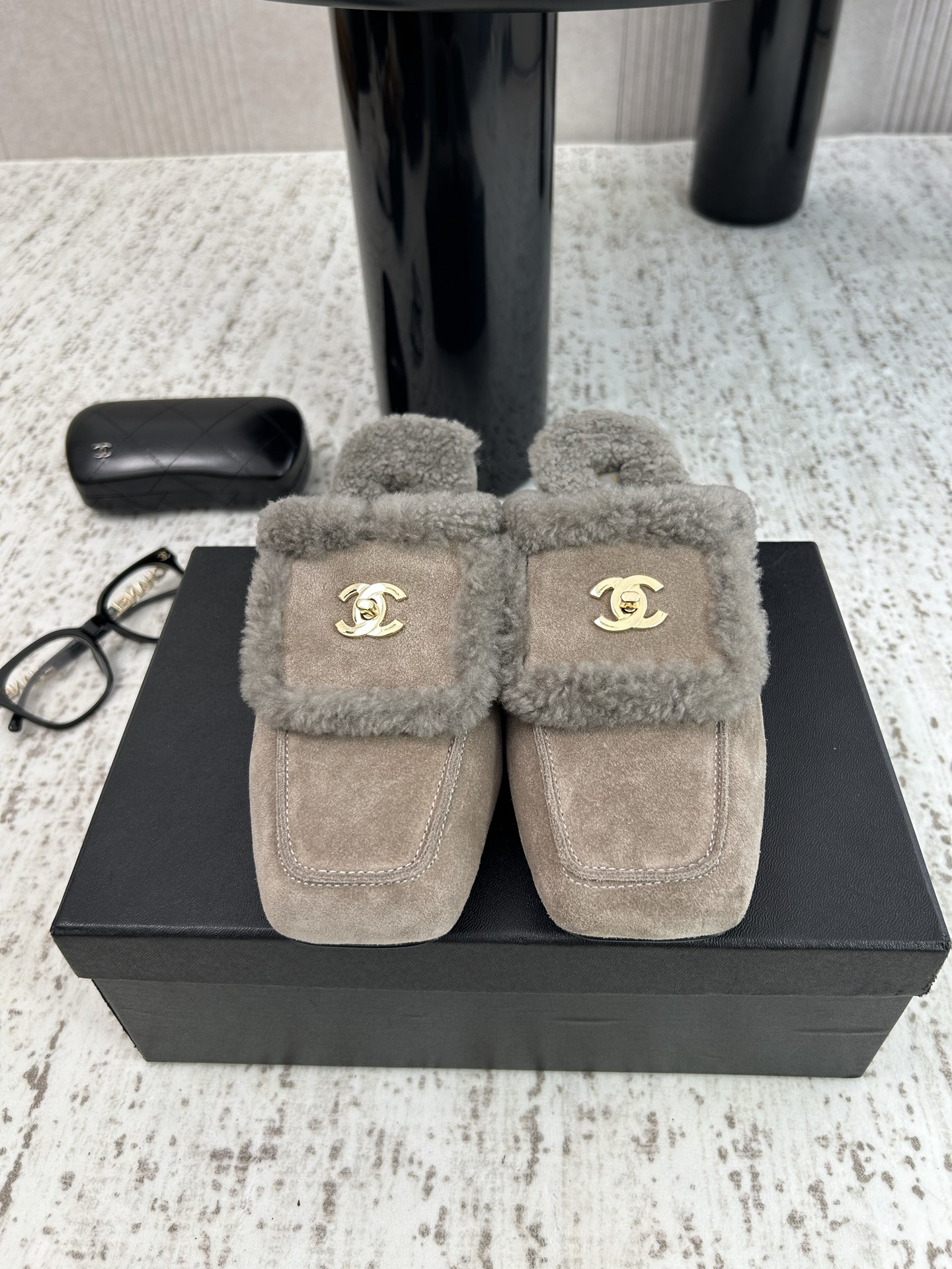 Chanel Slides - view 1