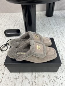 Chanel Slides - view 2