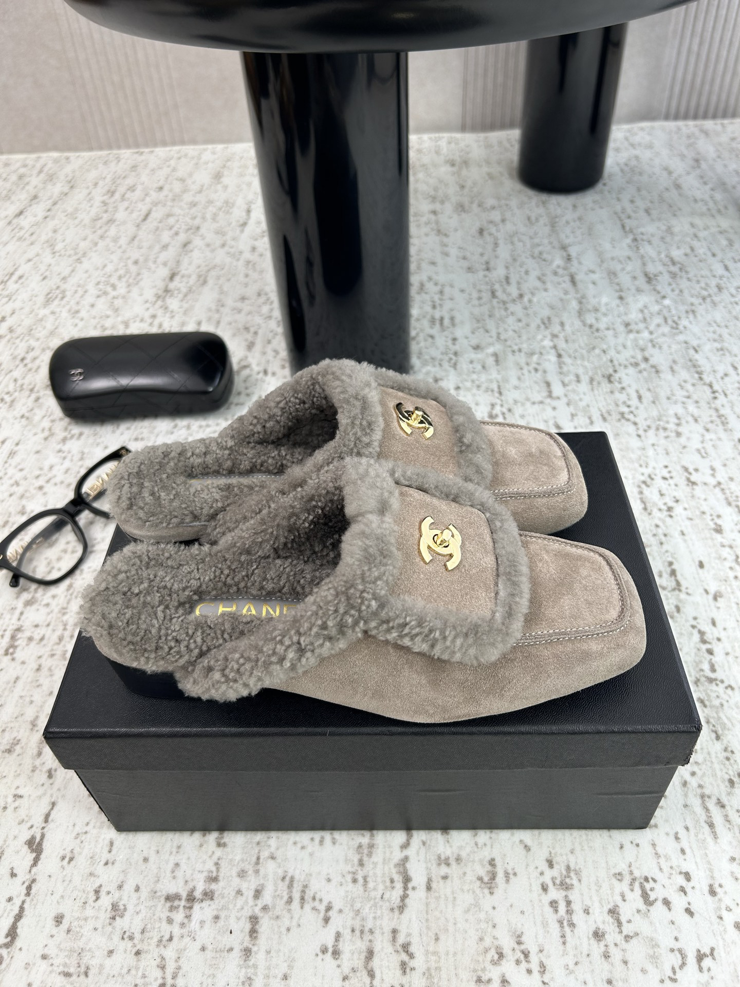 Chanel Slides - view 2