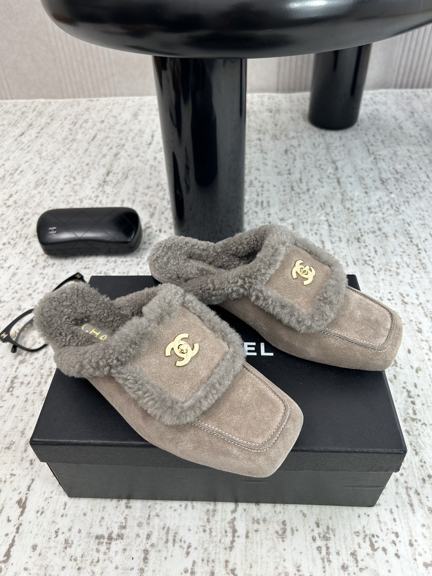 Chanel Slides - view 4