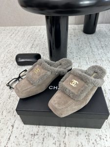 Chanel Slides - view 5