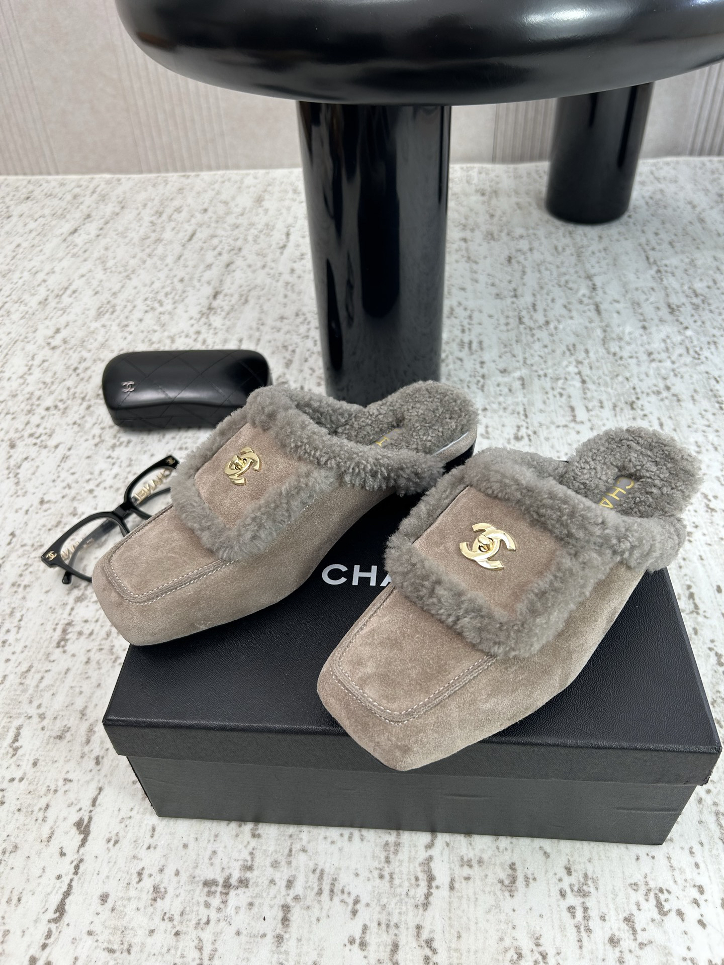 Chanel Slides - view 5
