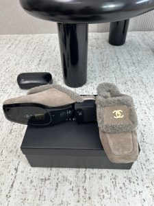 Chanel Slides - view 7