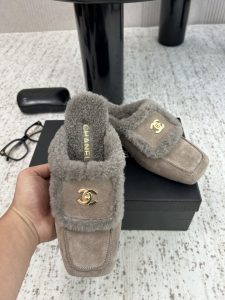 Chanel Slides - view 9