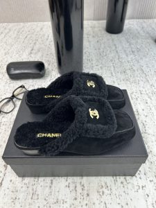 Chanel Slides - view 2
