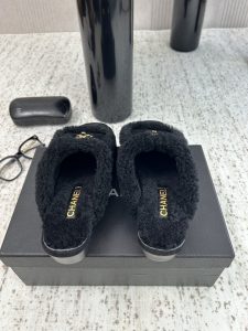 Chanel Slides - view 3