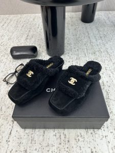 Chanel Slides - view 5