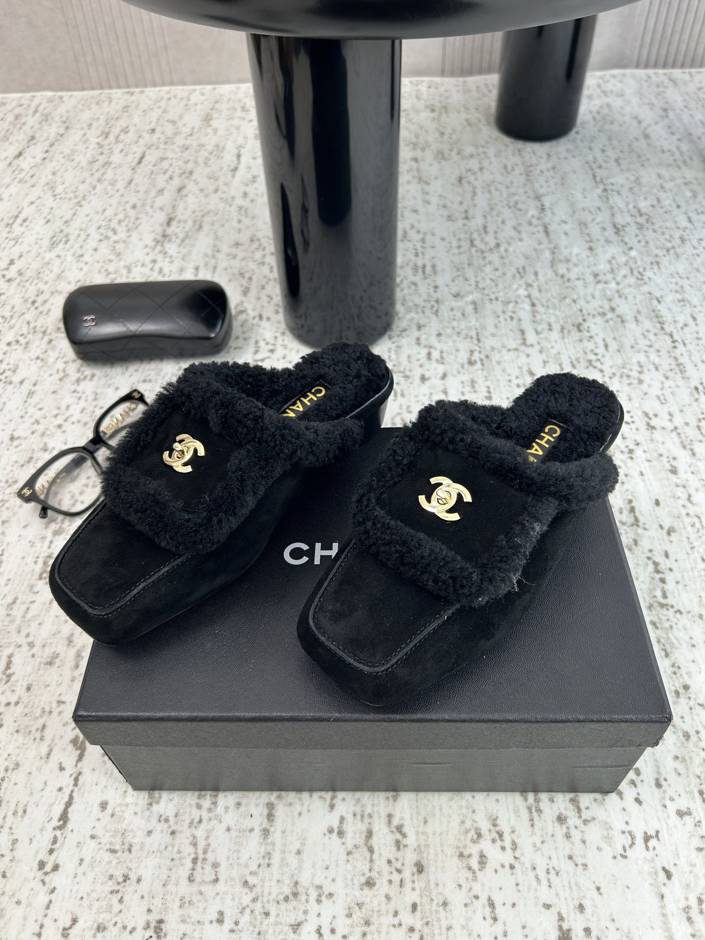 Chanel Slides - view 5