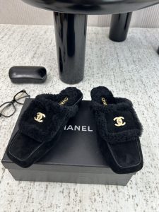 Chanel Slides - view 6