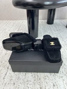 Chanel Slides - view 7