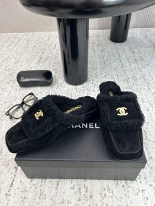 Chanel Slides - view 8