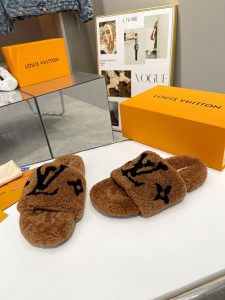 Louis Vuitton Slides - view 6