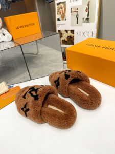 Louis Vuitton Slides - view 8