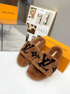 Louis Vuitton Slides - view 9