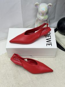Loewe Slides - view 2