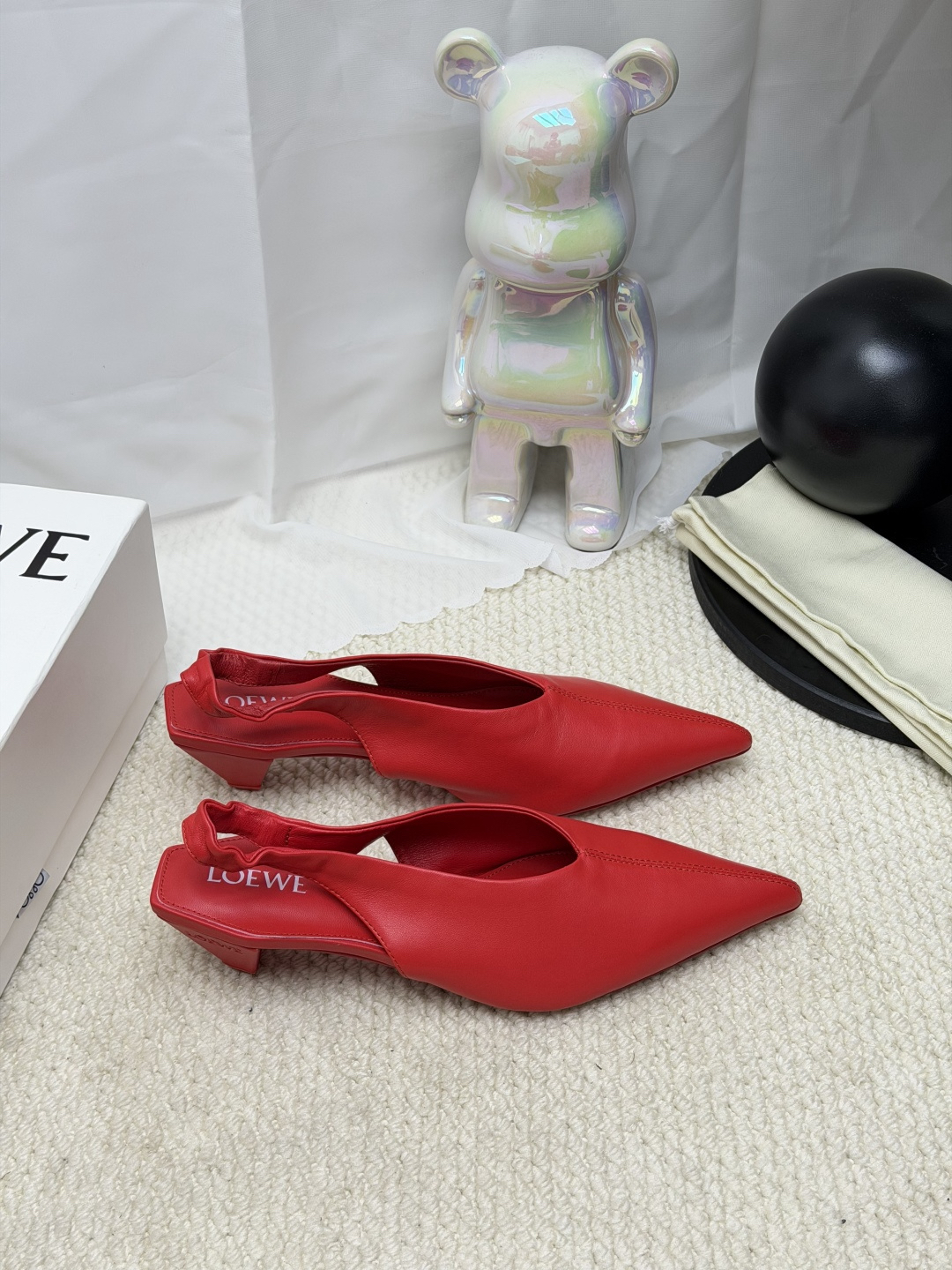 Loewe Slides - view 4