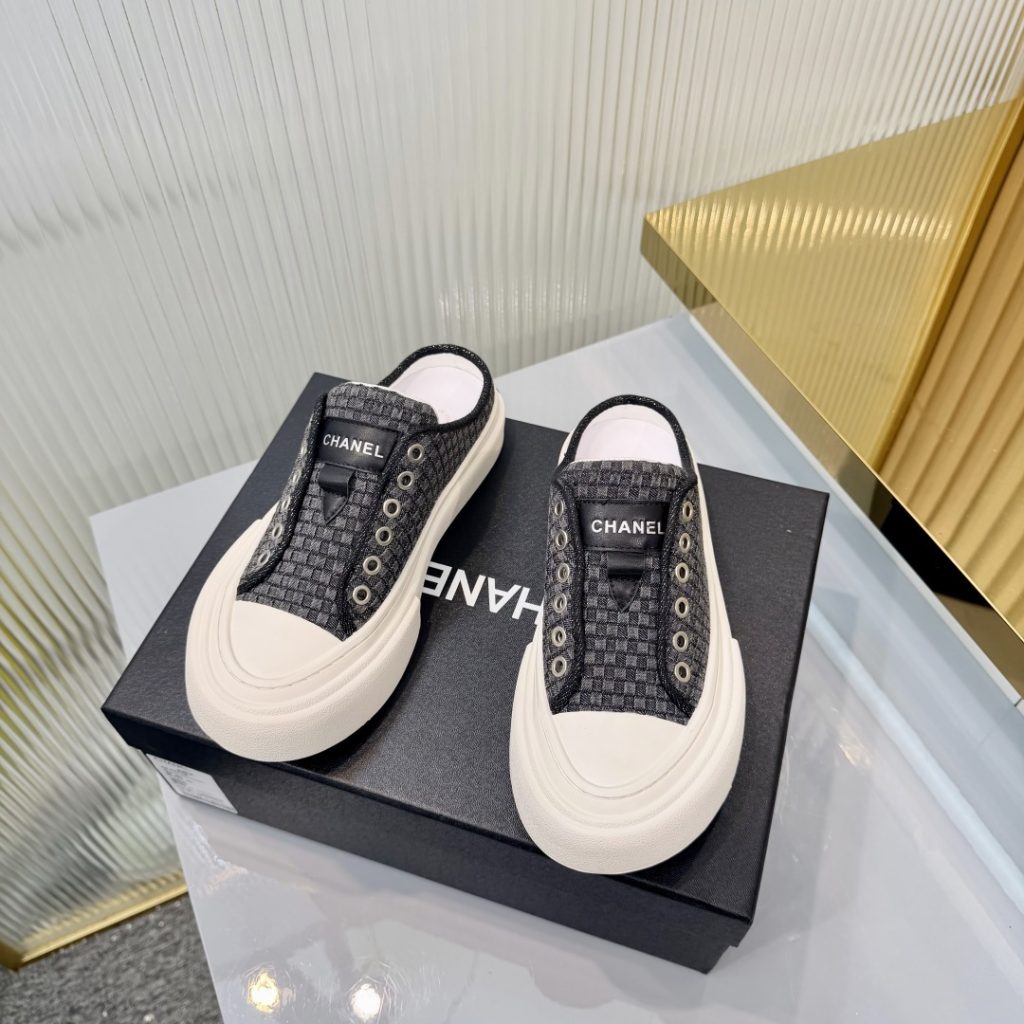 Sneakers - view 1