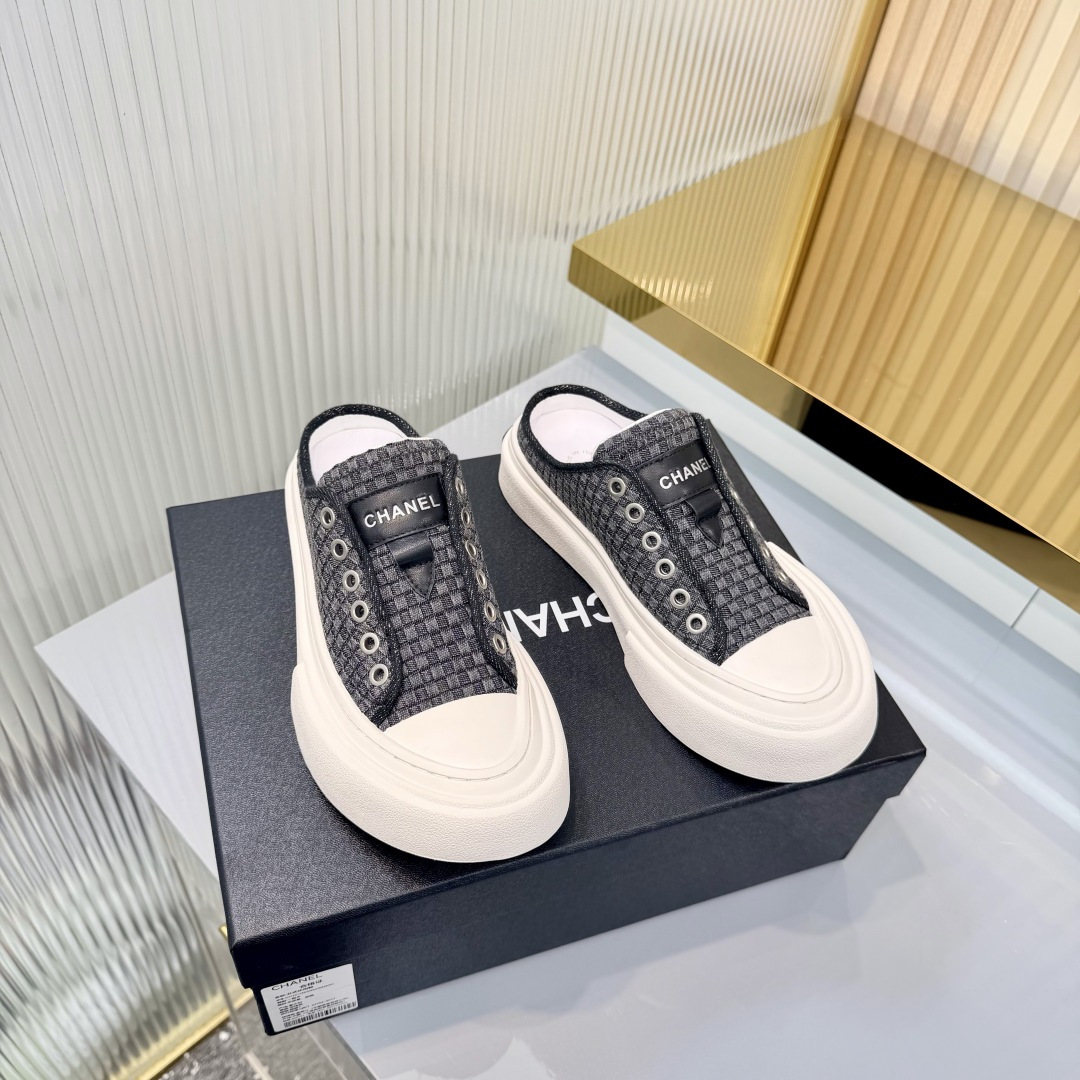 Sneakers - view 3