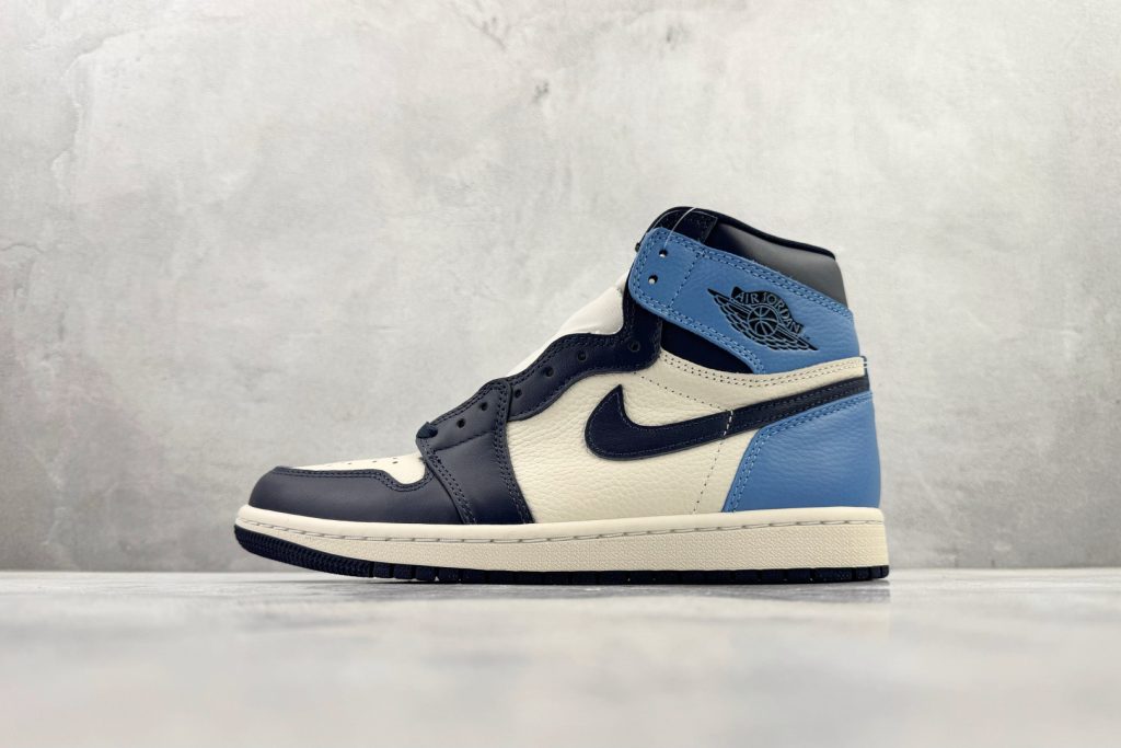 Sneakers - view 1