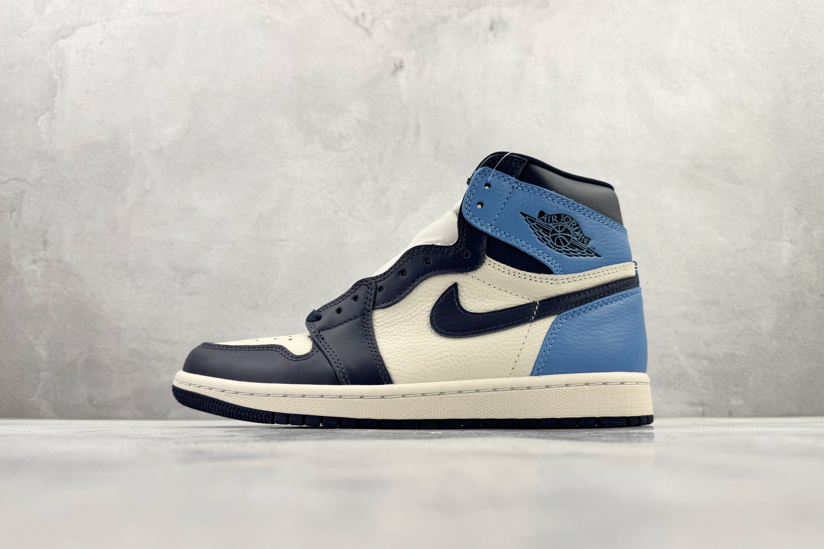 Sneakers - view 1