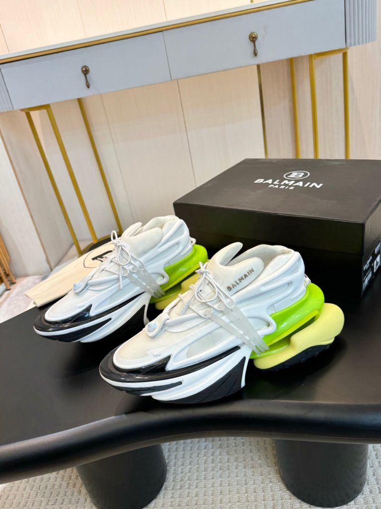Sneakers - view 1