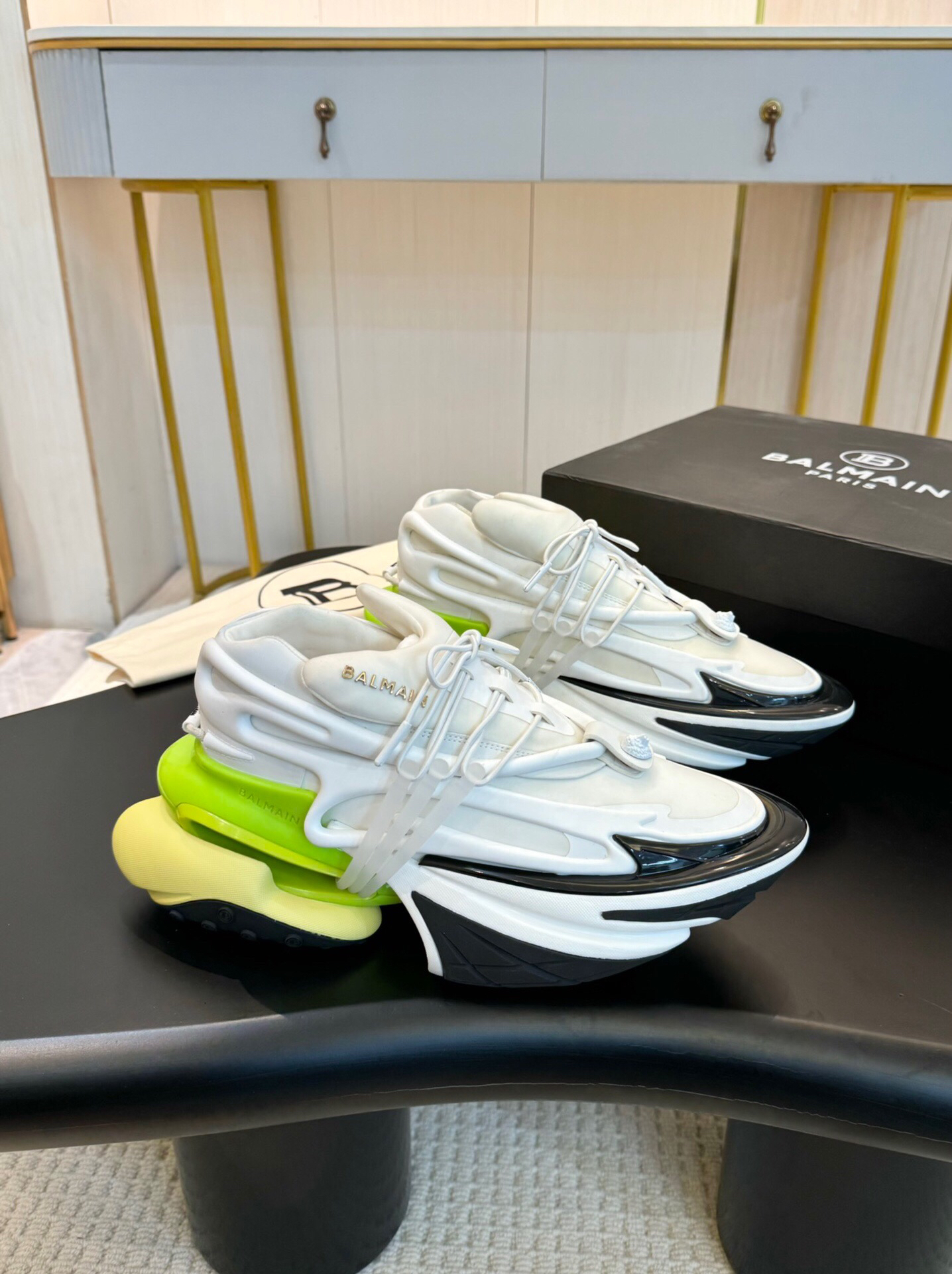 Sneakers - view 2