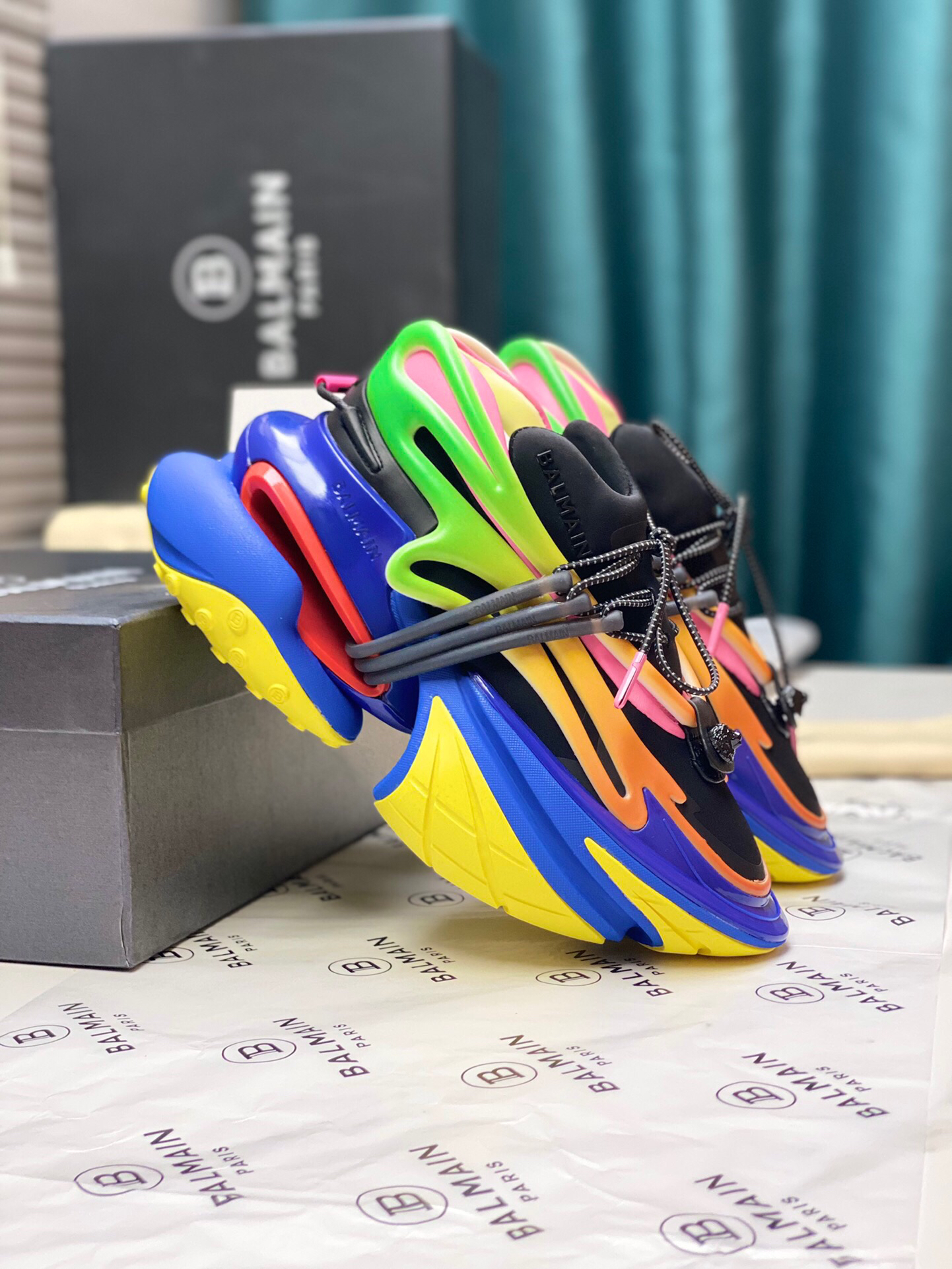 Sneakers - view 1