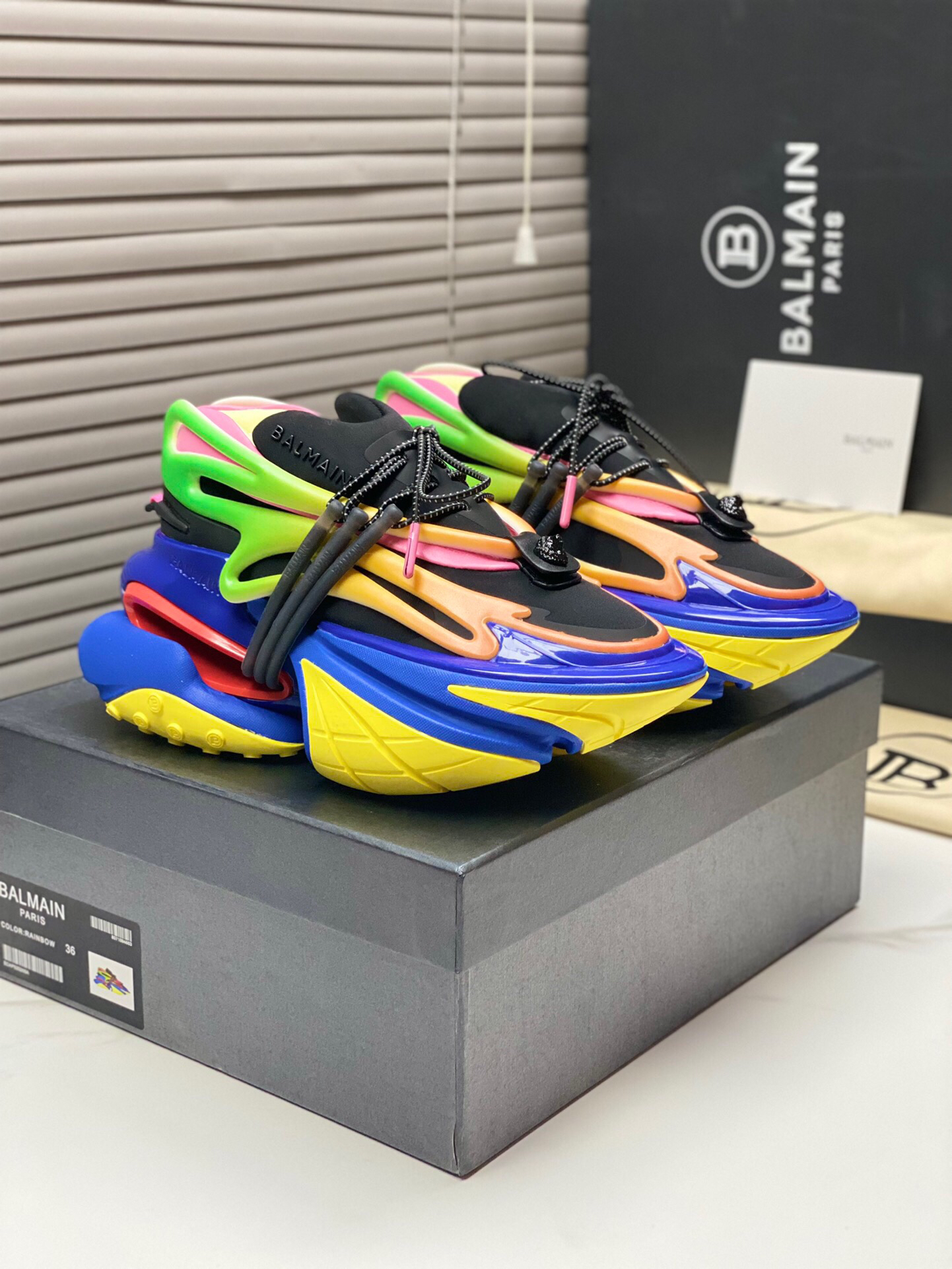 Sneakers - view 2