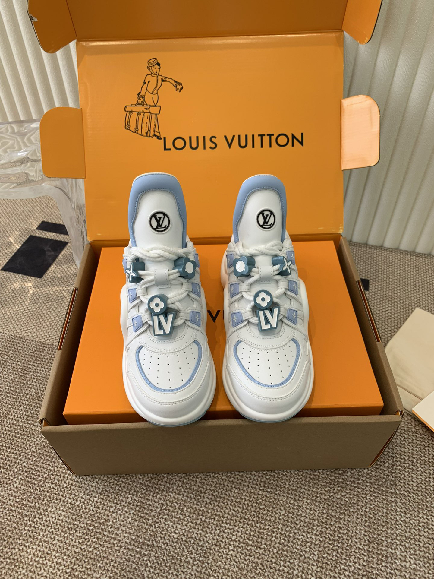 Sneakers - view 1