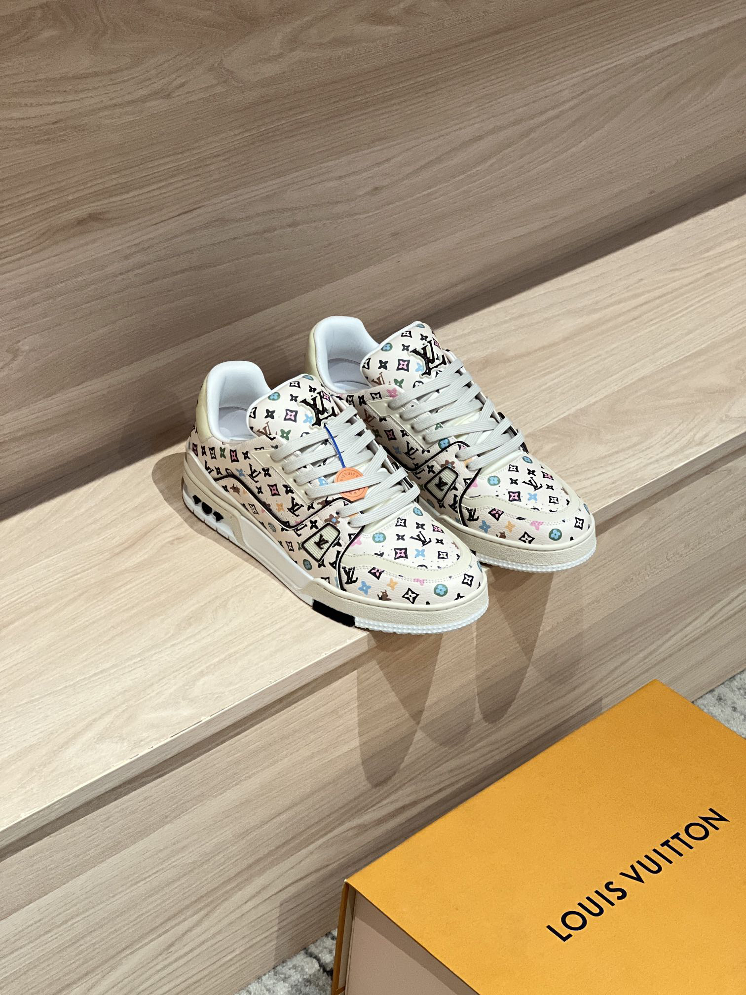 Sneakers - view 2