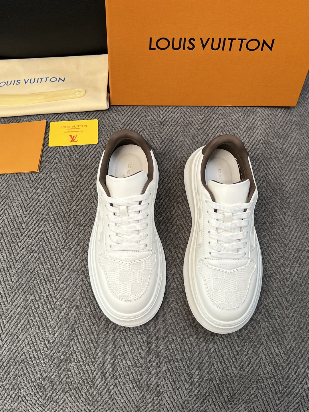 Louis Vuitton Sneakers - view 3