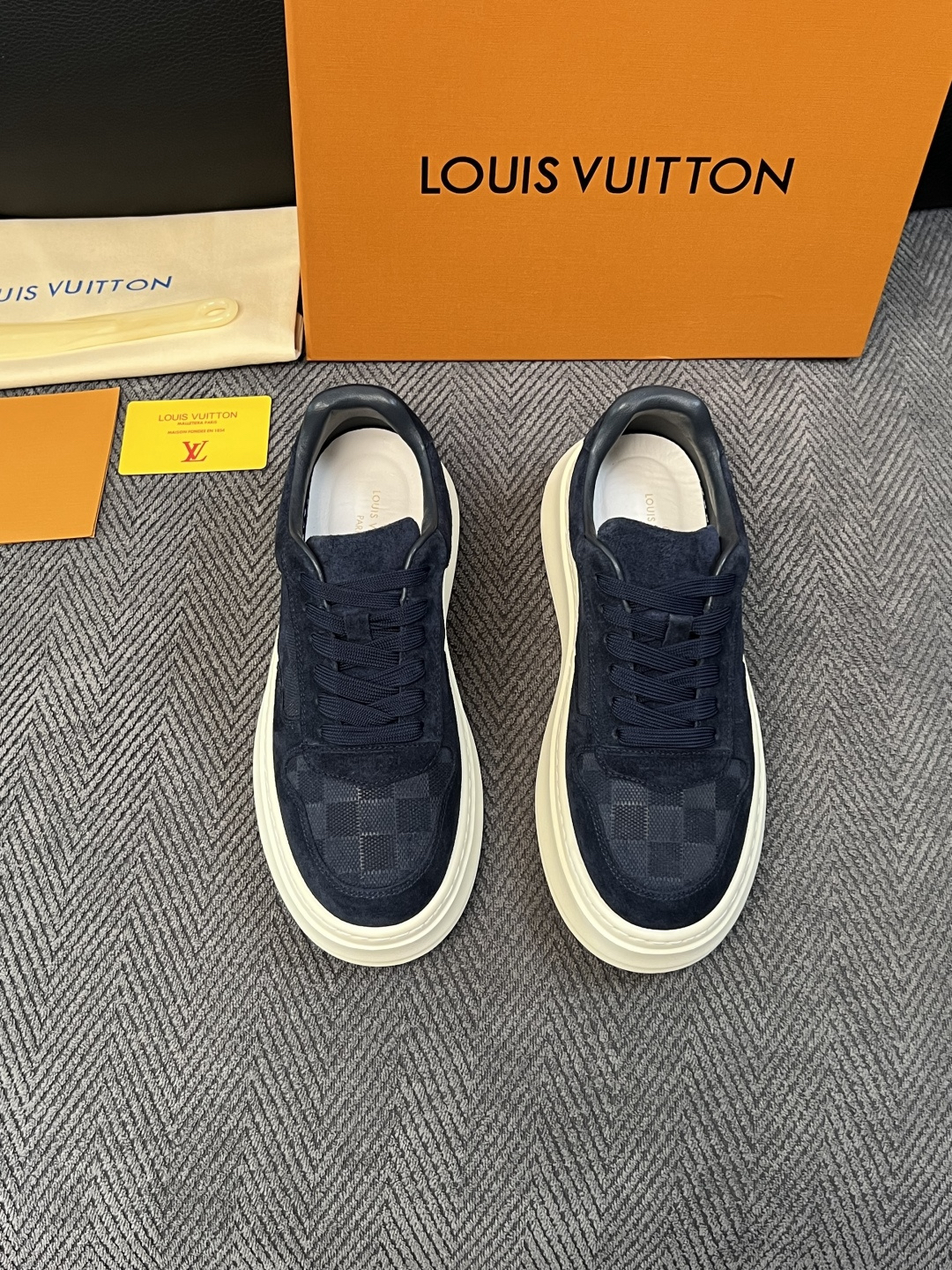 Louis Vuitton Sneakers - view 3