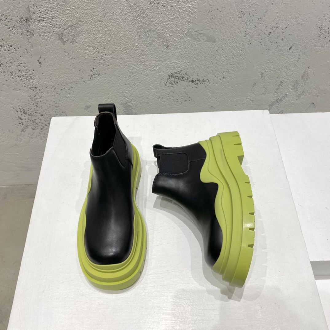 Boots - view 3