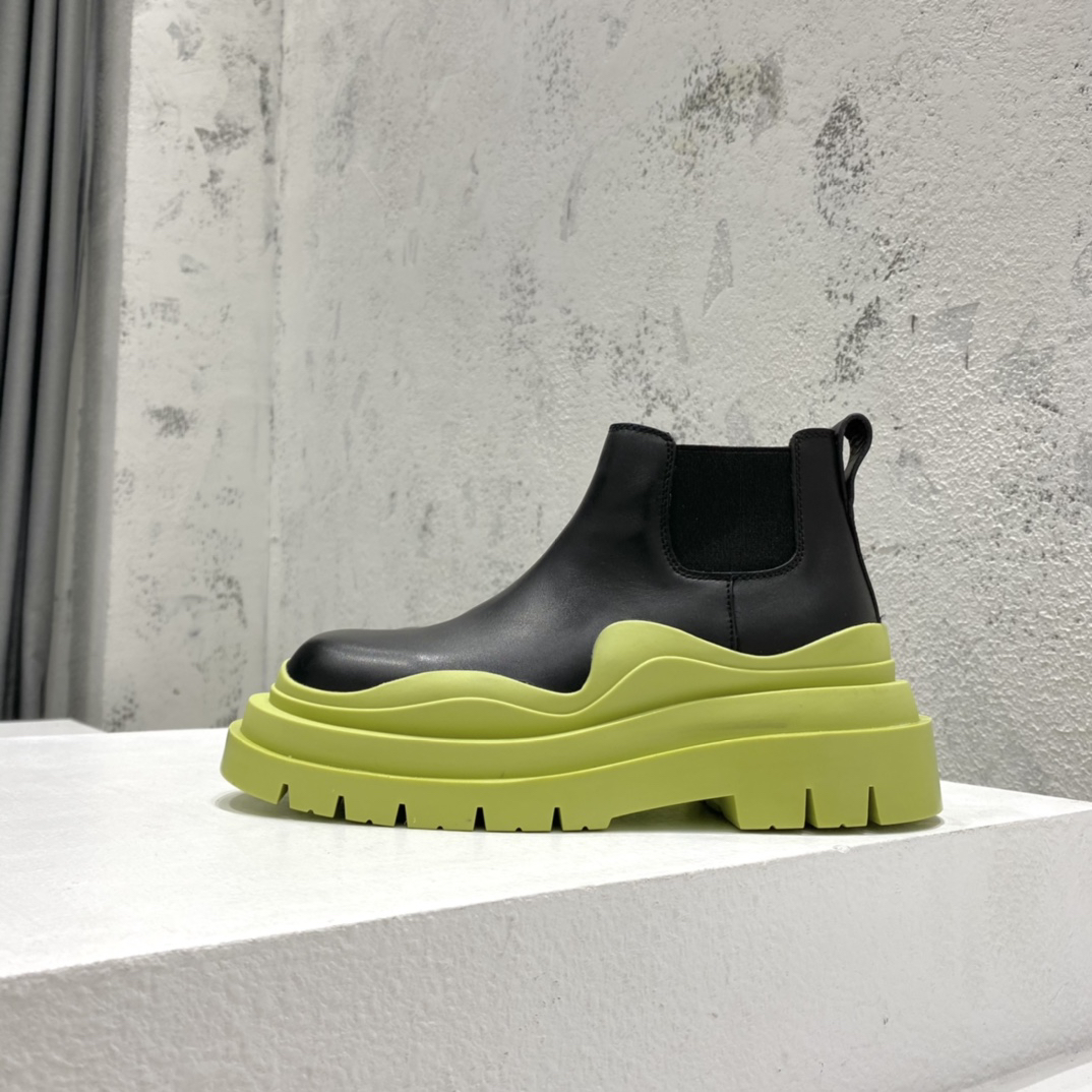 Boots - view 4