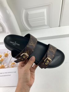 Louis Vuitton Slides - view 9