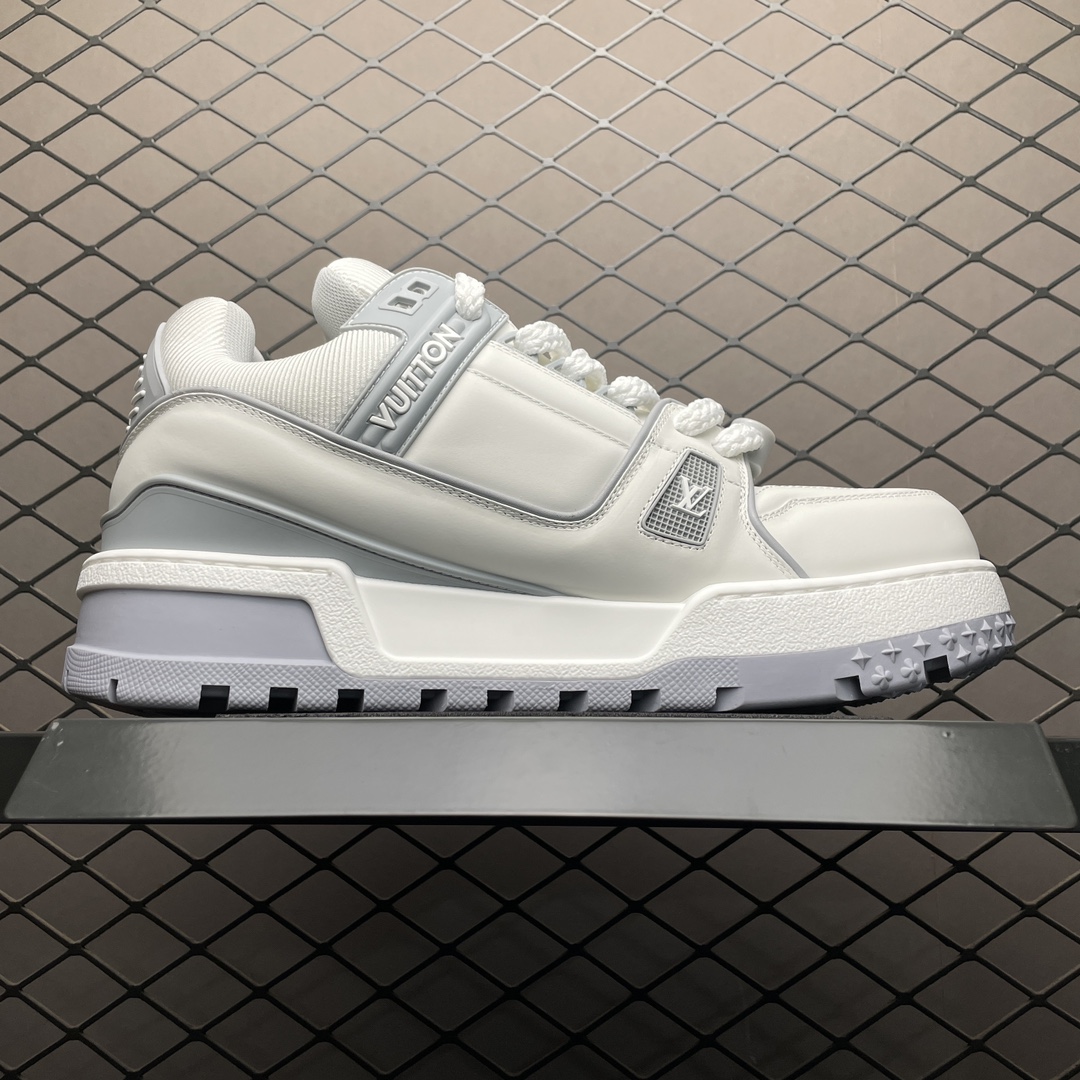 Louis Vuitton Sneakers - view 3